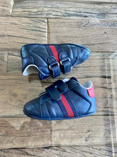Load image into Gallery viewer, Gucci Pre Walkers
