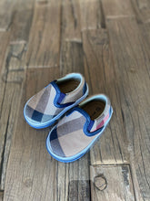 Load image into Gallery viewer, Burberry Slip Ons